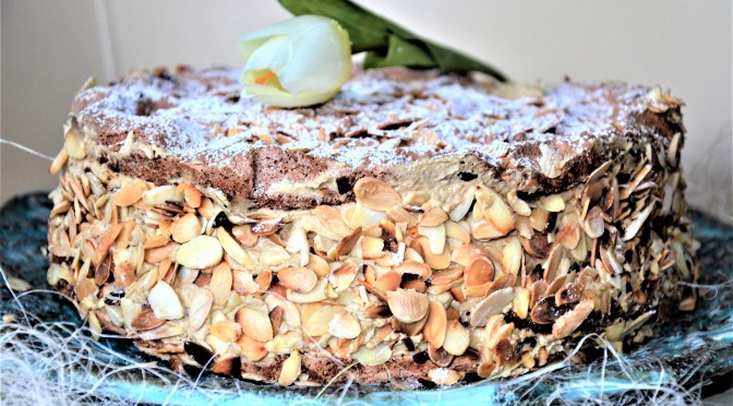 Tort orzechowo-kawowy z migdałami