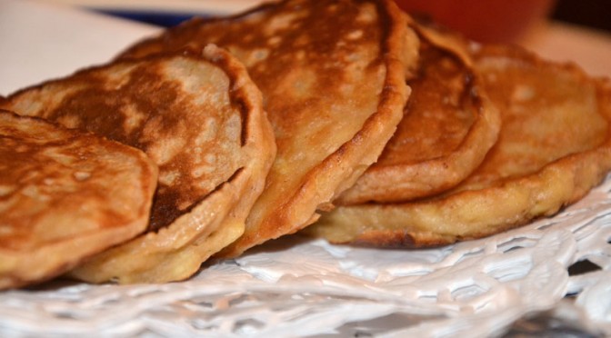 Szybkie placuszki z jabłkiem i cynamonem