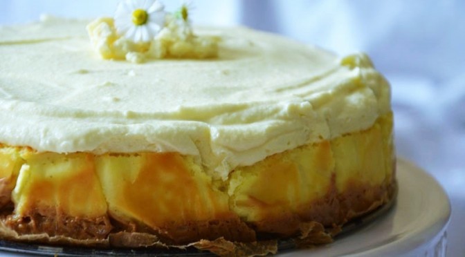 Kremowy sernik z kajmakiem i musem z białej czekolady