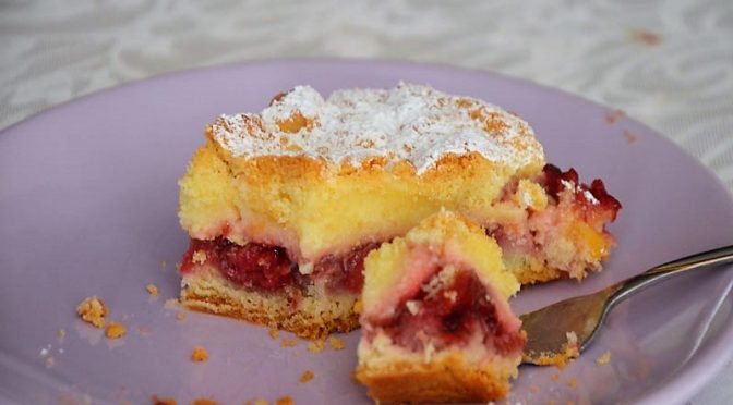 Ciasto z truskawkami i budyniem waniliowym