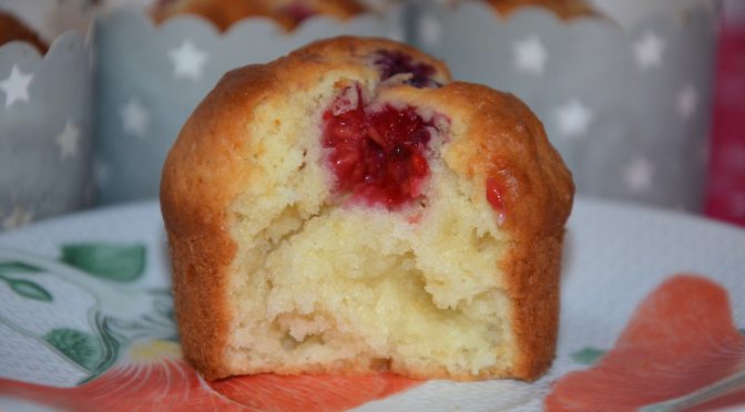 Muffinki jogurtowe z malinami