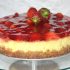 Kremowy sernik z truskawkami i galaretką